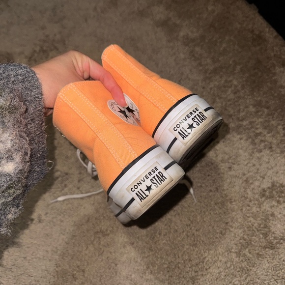 Converse Women's Bright Orange platforms - Picture 4 of 6